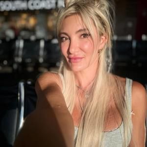 Meet your Posher, Sabrina